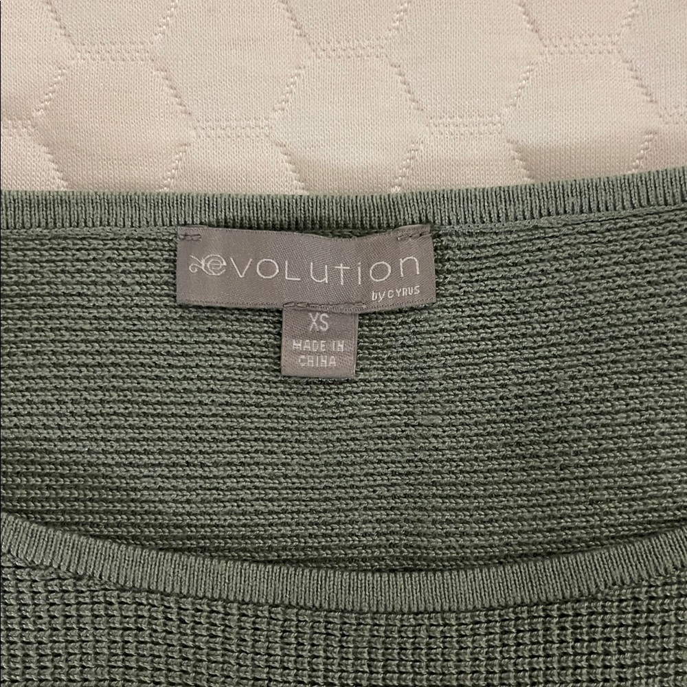 Evolution Green Textured Knit Dolman Sweater - Picture 2 of 4